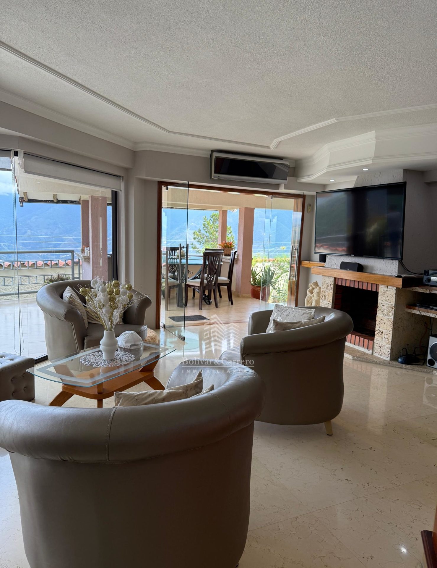 EN VENTA 𝐄𝐒𝐏𝐄𝐂𝐓𝐀𝐂𝐔𝐋𝐀𝐑 𝐐𝐔𝐈𝐍𝐓𝐀 𝐕𝐈𝐀 𝐉𝐀𝐉𝐈, de la ciudad de Merida. 𝐁&𝐂𝟎-𝟔𝟓𝟏