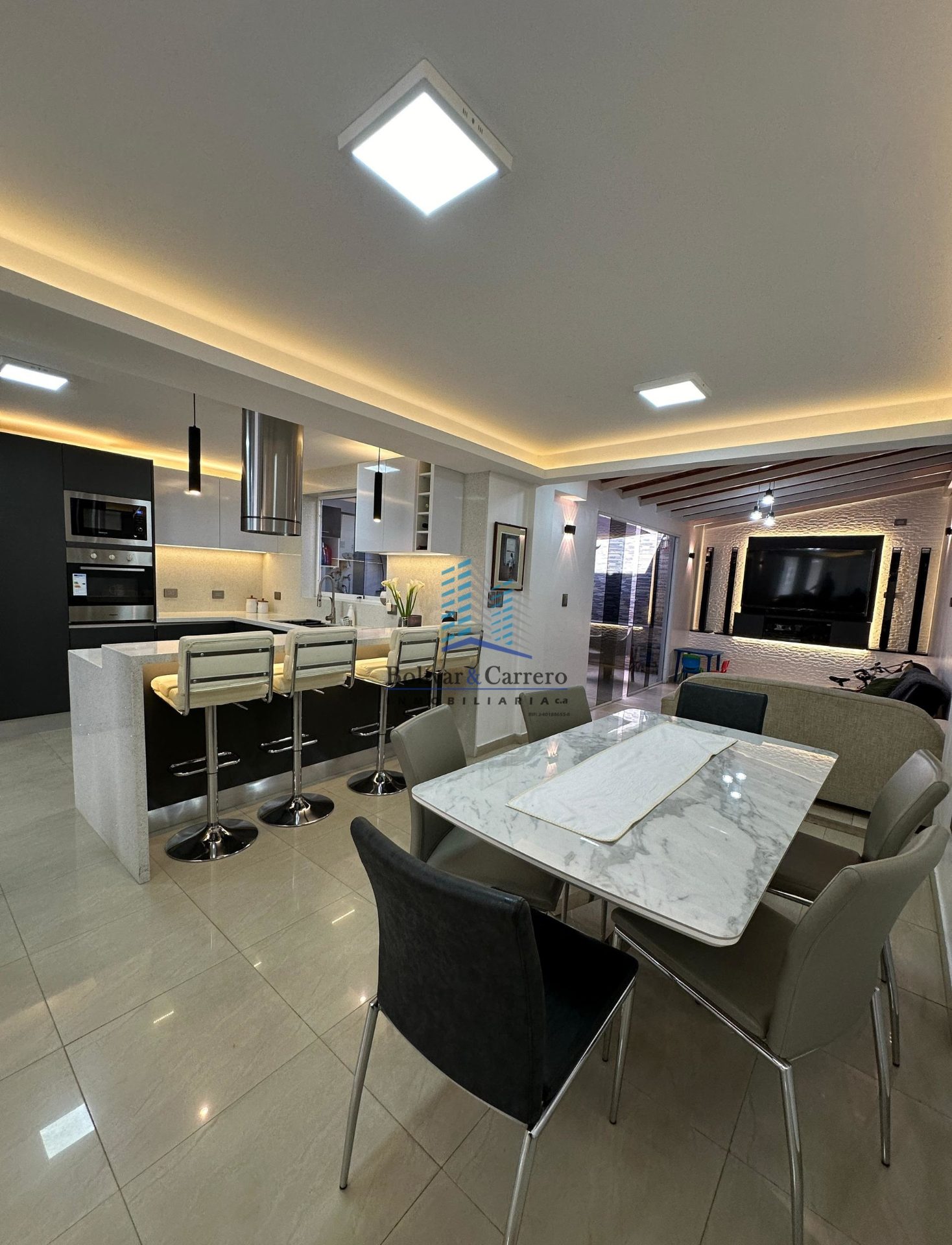 𝐄𝐗𝐂𝐄𝐋𝐄𝐍𝐓𝐄 𝐏𝐑𝐎𝐏𝐈𝐄𝐃𝐀𝐃 𝐄𝐍 𝐕𝐄𝐍𝐓𝐀 ubicada en el conjunto residencial privado ""Villas El Bosque"", situado en la Av. Los Próceres. CIUDAD DE MERIDA .  B&C0-765