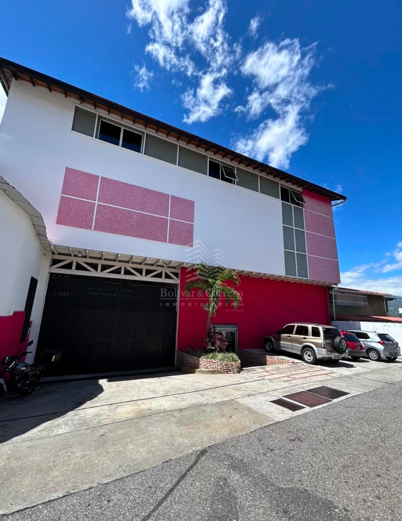 SE VENDE EDIFICIO + GALPÓN UBICADO EN LA AV. LOS PRÓCERES MERIDA- VENEZUELA. B&C0-128