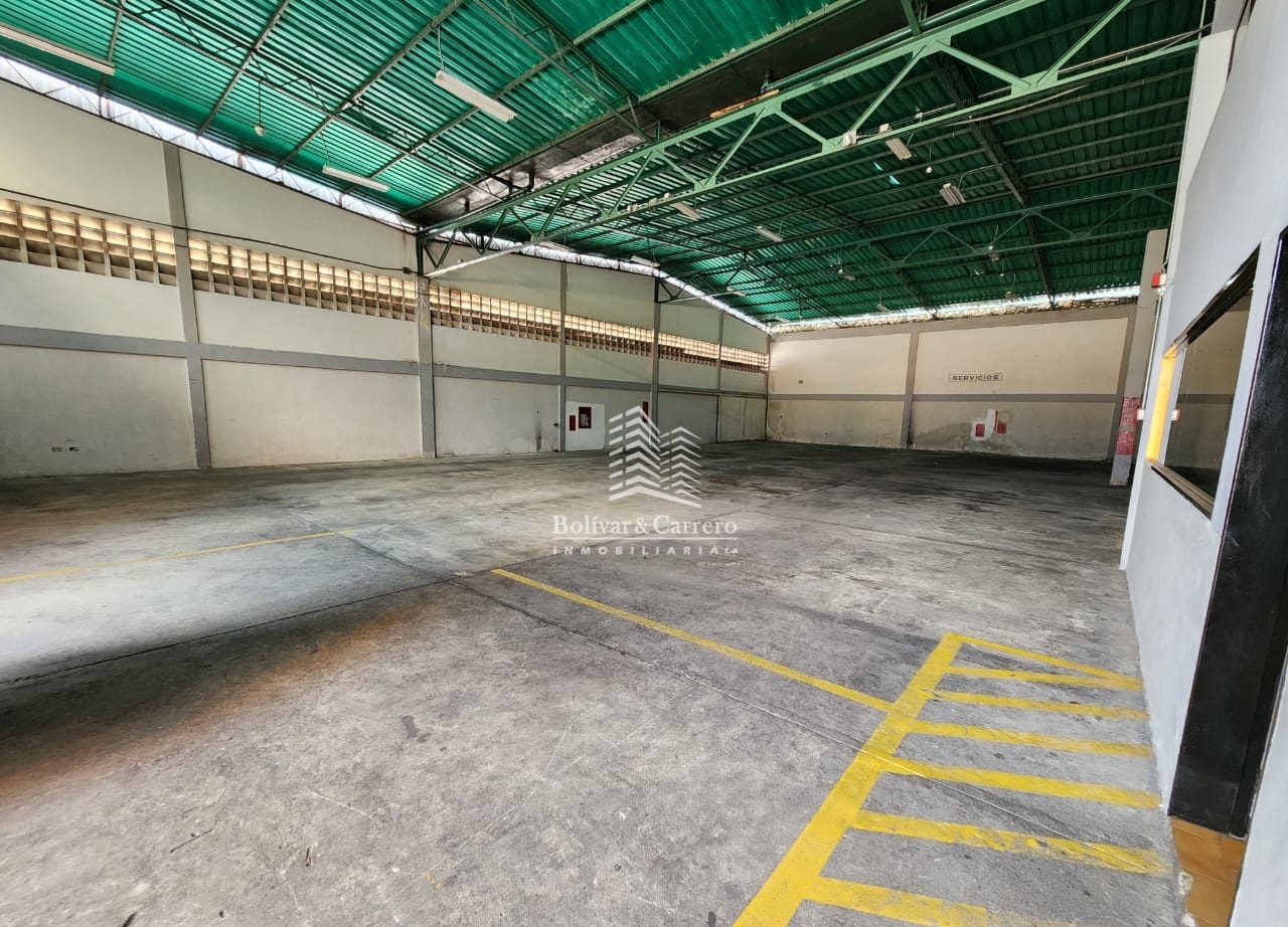 𝐒𝐄 𝐕𝐄𝐍𝐃𝐄 𝐚𝐦𝐩𝐥𝐢𝐨 𝐠𝐚𝐥𝐩ó𝐧 𝐮𝐛𝐢𝐜𝐚𝐝𝐨  𝐞𝐧 𝐥𝐚 𝐀𝐯. 𝐏𝐫ó𝐜𝐞𝐫𝐞𝐬, 𝐝𝐞 𝐥𝐚 𝐜𝐢𝐮𝐝𝐚𝐝 𝐝𝐞 𝐌𝐞𝐫𝐢𝐝𝐚. MA6-86