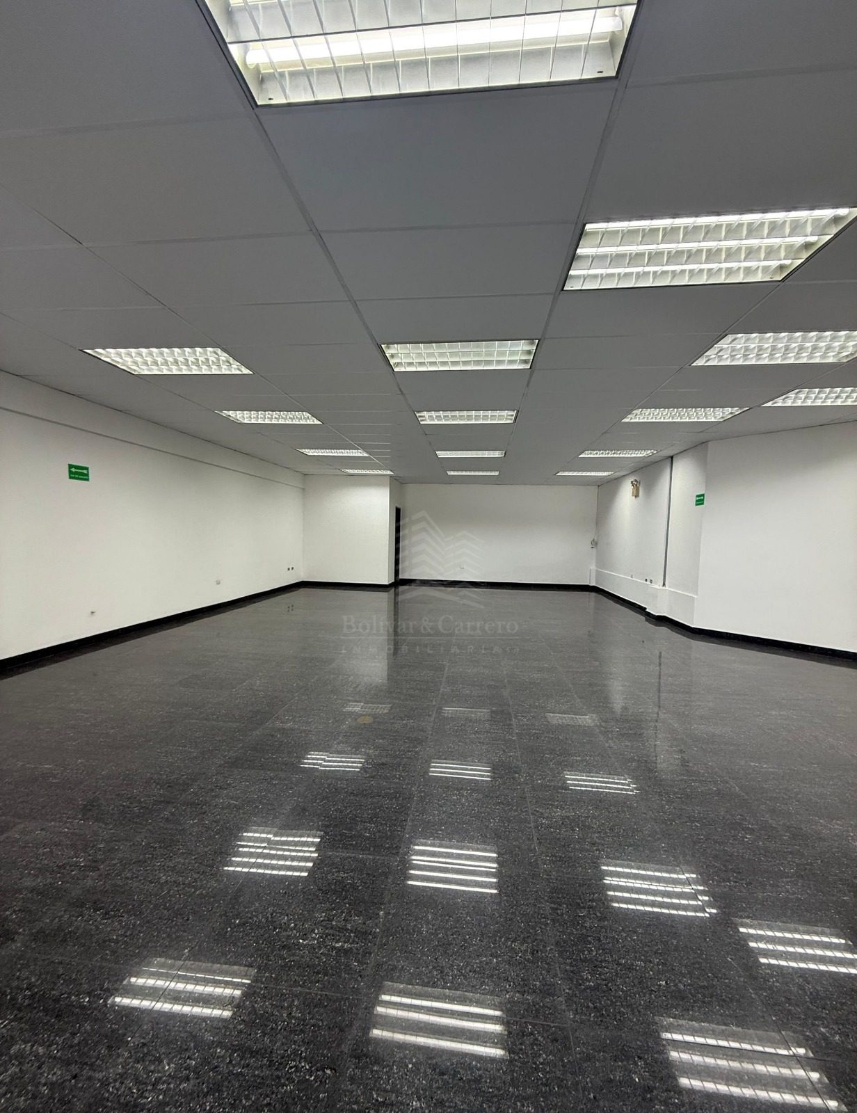EN VENTA LOCAL UBICADO EN AV. LOS PRÓCERES CIUDAD DE MERIDA - VENEZUELA. B&C0-153