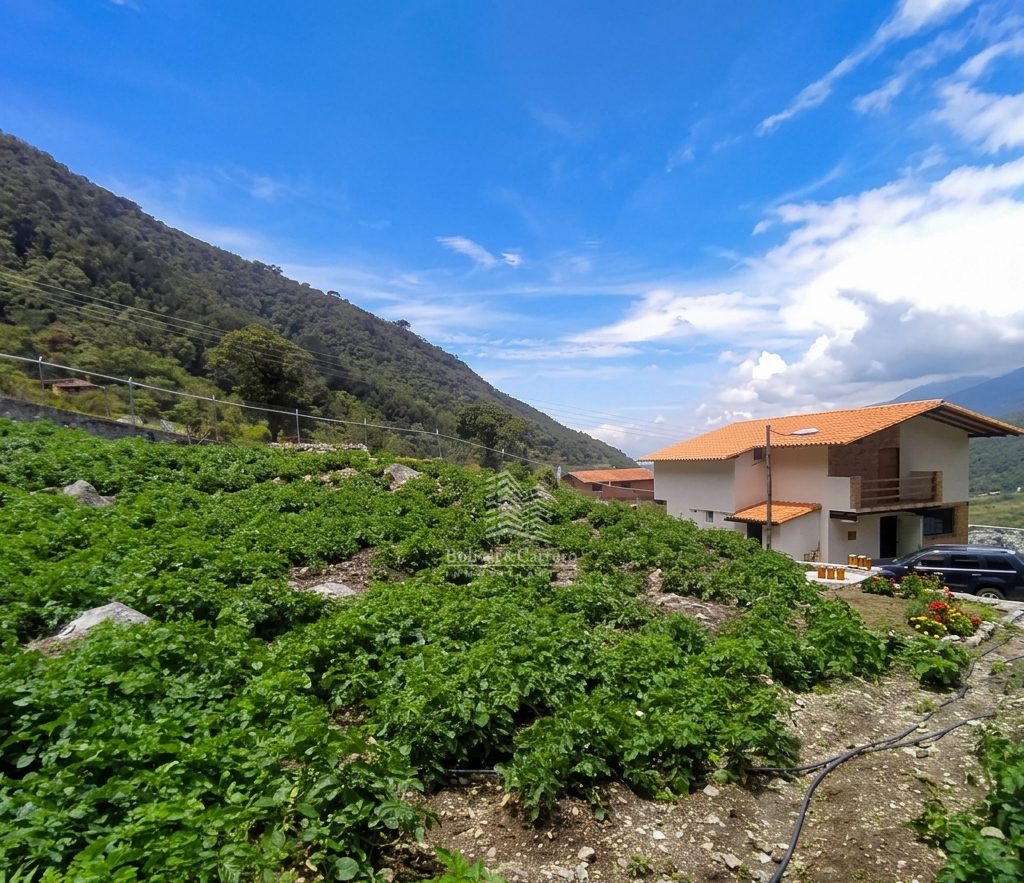 𝐄𝐍 𝐕𝐄𝐍𝐓𝐀 GRANJA EN 𝐄𝐋 𝐏𝐀𝐑𝐀𝐌𝐎 𝐋𝐀 𝐂𝐔𝐋𝐀𝐓𝐀 𝐃𝐄 𝐋𝐀 𝐂𝐈𝐔𝐃𝐀𝐃 𝐃𝐄 𝐌𝐄𝐑𝐈𝐃𝐀. Cuenta con un área de terreno de 4.000 Mts2, y 150 Mts2 de construcción. B&C0-293