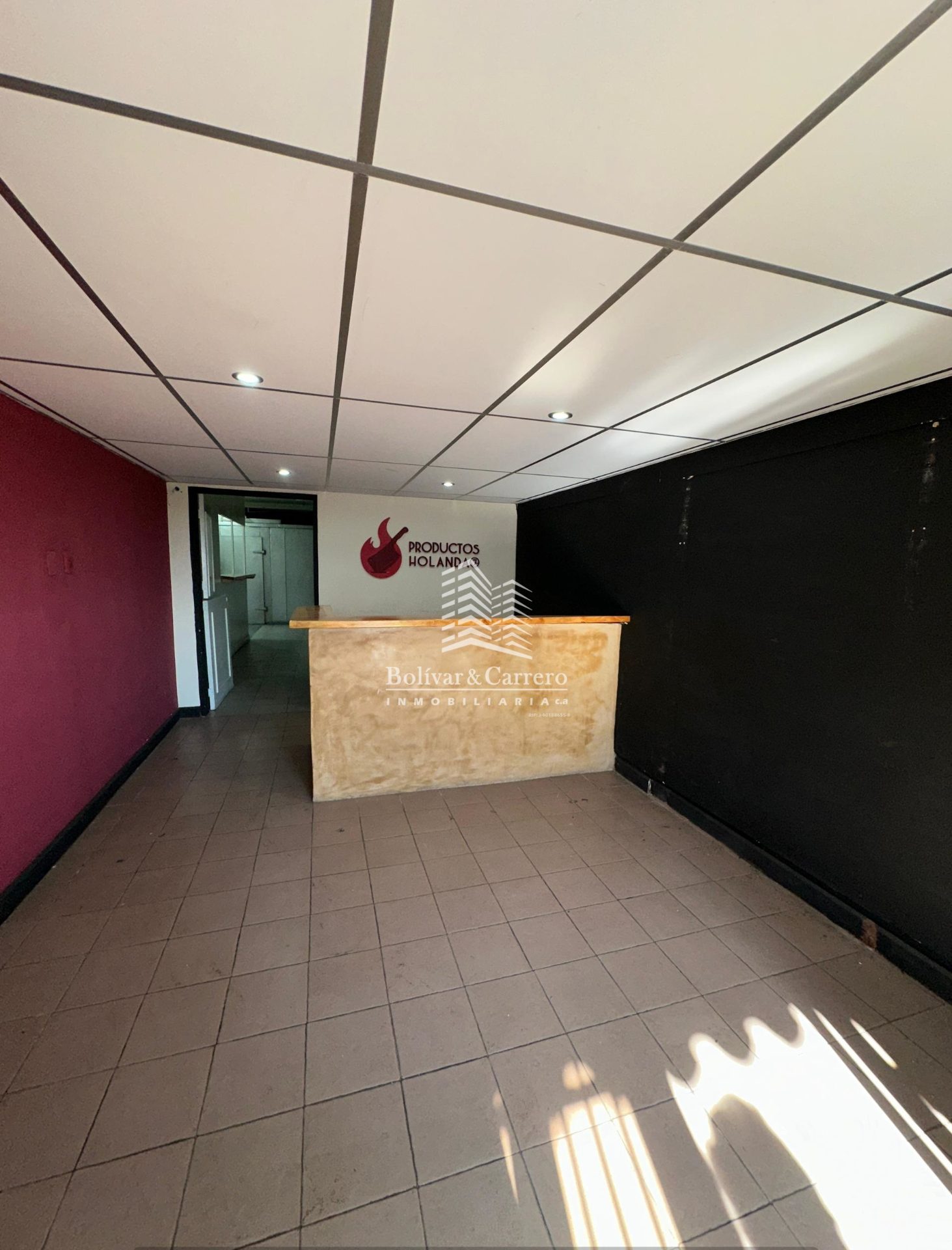 𝙎𝙀 𝘼𝙇𝙌𝙐𝙄𝙇𝘼 amplio 𝐋𝐎𝐂𝐀𝐋 𝐂𝐎𝐌𝐄𝐑𝐂𝐈𝐀𝐋 ubicado en Av. Los Proceres, de la ciudad de Merida. BA7-12
