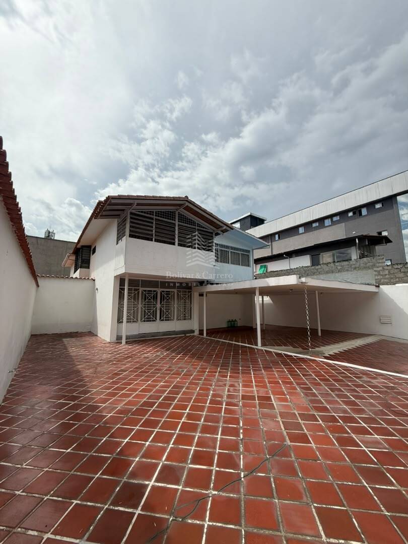 Av. Gonzalo Picón