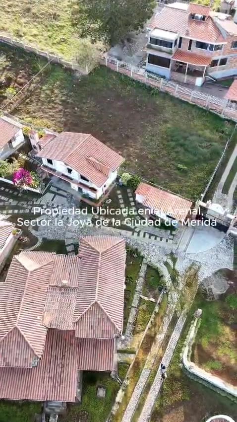Conjunto multifamiliar en El Arenal — 5 casas