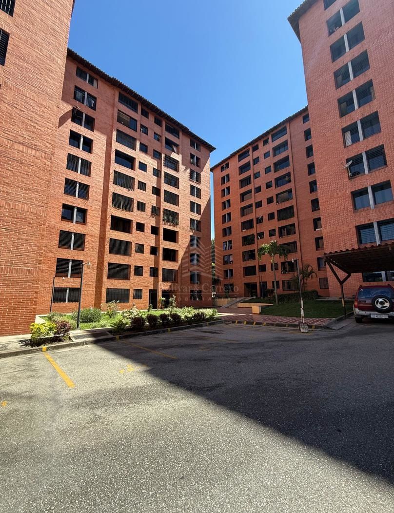 Apartamento en Resd. El Rodeo en Av. Las Américas. MA6-40